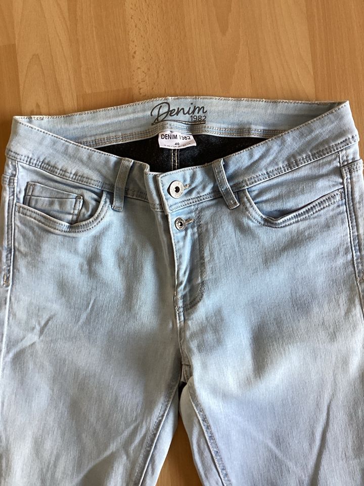 Jeans hell Denim Gr. 38/40 Top Zustand 10€ inclusive Versand in Lippstadt