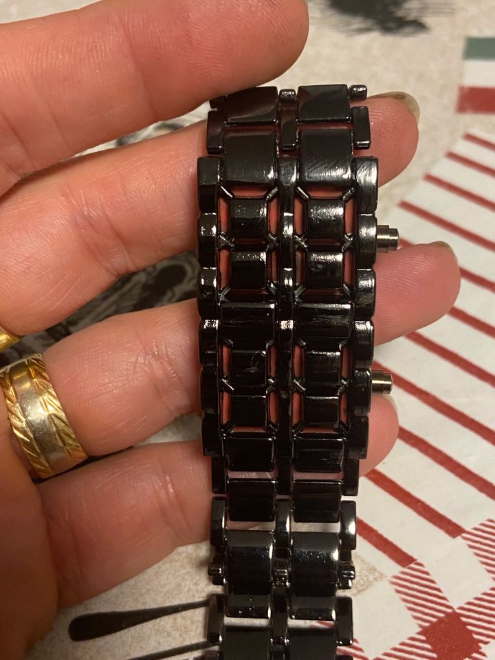 Neue moderne Armbanduhr 19 cm in Taufkirchen München