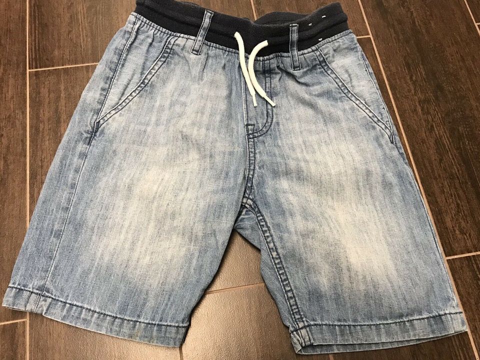 Kurze Jeans 128 h&m top Zustand in Münstertal