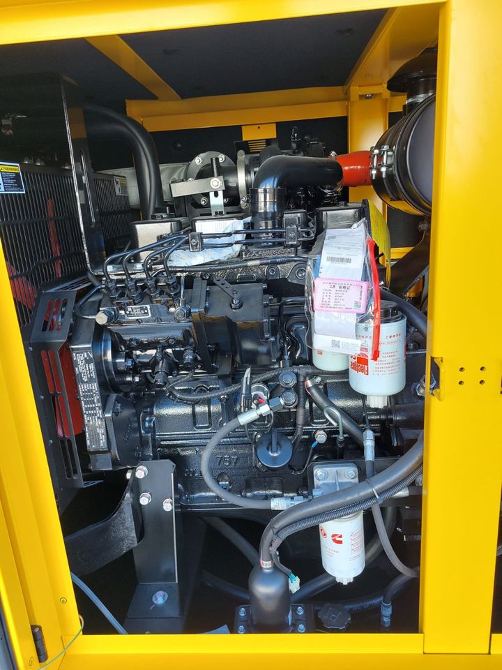 9x Aksa Cummins Diesel 66kVA Stamford Generator Notstromaggregat in Tanne