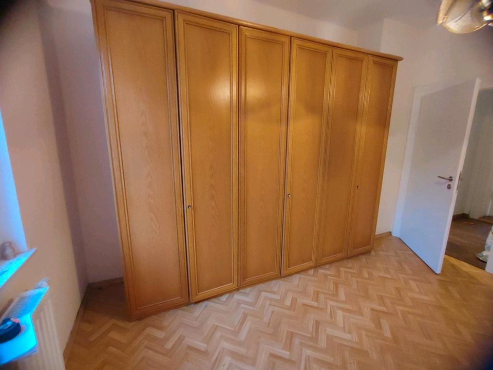 Geräumiger Kleiderschrank in Simbach