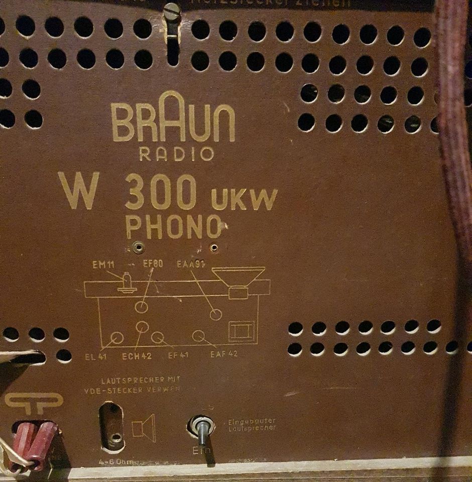 Radio Braun W300 Phono m. Plattenspieler. Restaurationsobjekt. in Stuttgart