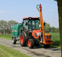 Traktor mit Wassertank und Gießarm – Baumbewässerung Nordrhein-Westfalen - Nottuln Vorschau