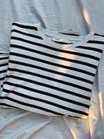 Schwarz-/weiß gestreiftes Langarmshirt (M) Hessen - Witzenhausen Vorschau