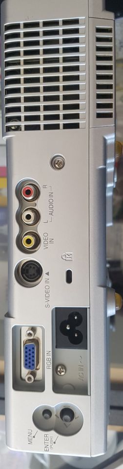 Panasonic PT-LM2E und Medion MD2950NA projektor sehr gut in Stuttgart