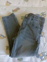 Jeans/Kinder ZARA grau Größe 104 Niedersachsen - Nienburg (Weser) Vorschau