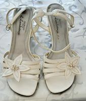 weiße Sommersandalen mit Blüte Gr. 37 Hessen - Bad Schwalbach Vorschau