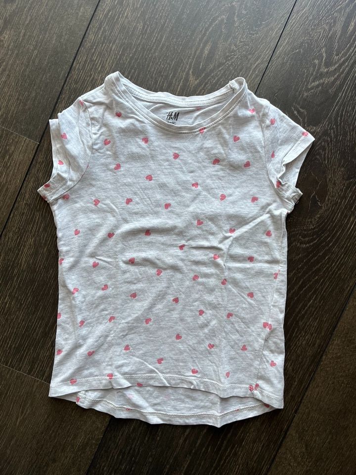 H&M | Mädchen | Shirt | Tshirt | Gr. 98/104 in Bokensdorf