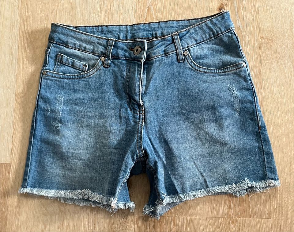 Jeans Shorts Gr. 36 in Neugersdorf