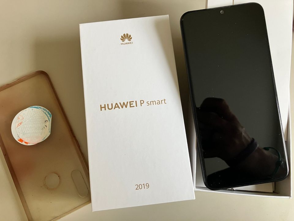Huawai P Smart Smartphone Handy 2019 in OV mit Zubehör in Ehrenfriedersdorf