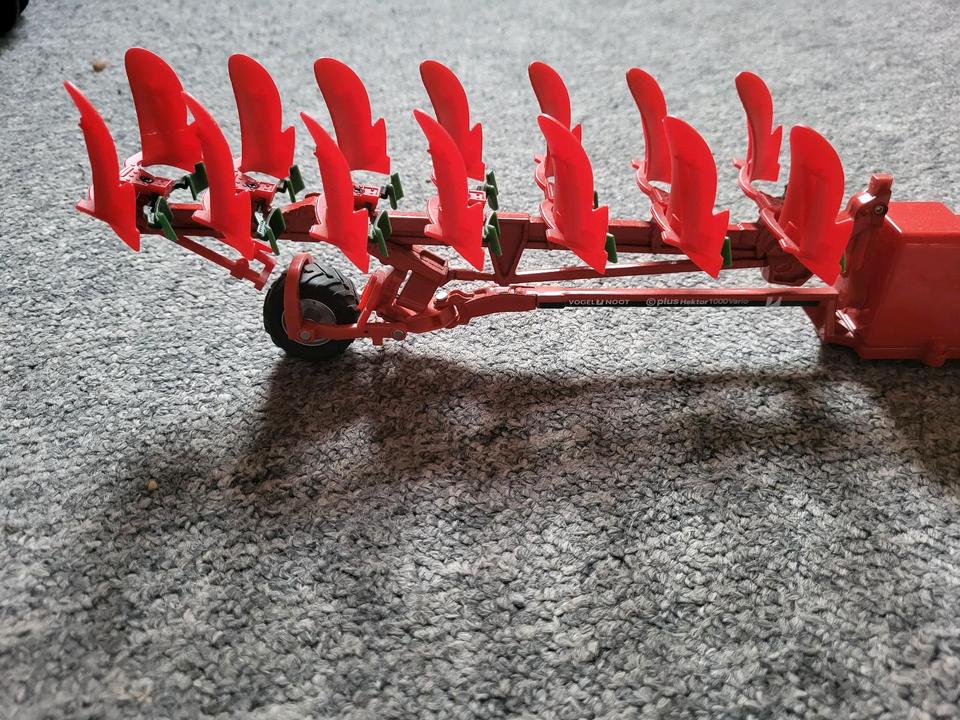 plus Hektor 1000Vario Vogel Noot Drehpflug von Siku Control in Mittelangeln