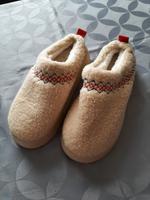 Damen Kuschelige Slippers / Hausschuhe Gr. 38 / Neu Schleswig-Holstein - Erfde Vorschau