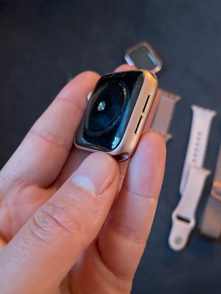 Apple Watch SE 40mm 2021 in Husum