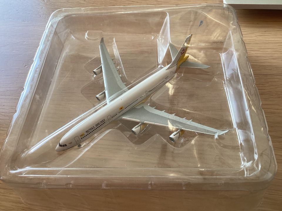 Herpa Wings Royal Brunei Airbus A340-200 Wings Club Edition! in Laufach