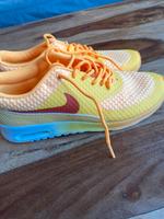 Nike Sneaker Sportschuhe Gr 39 neuwertig Baden-Württemberg - Langenau Vorschau