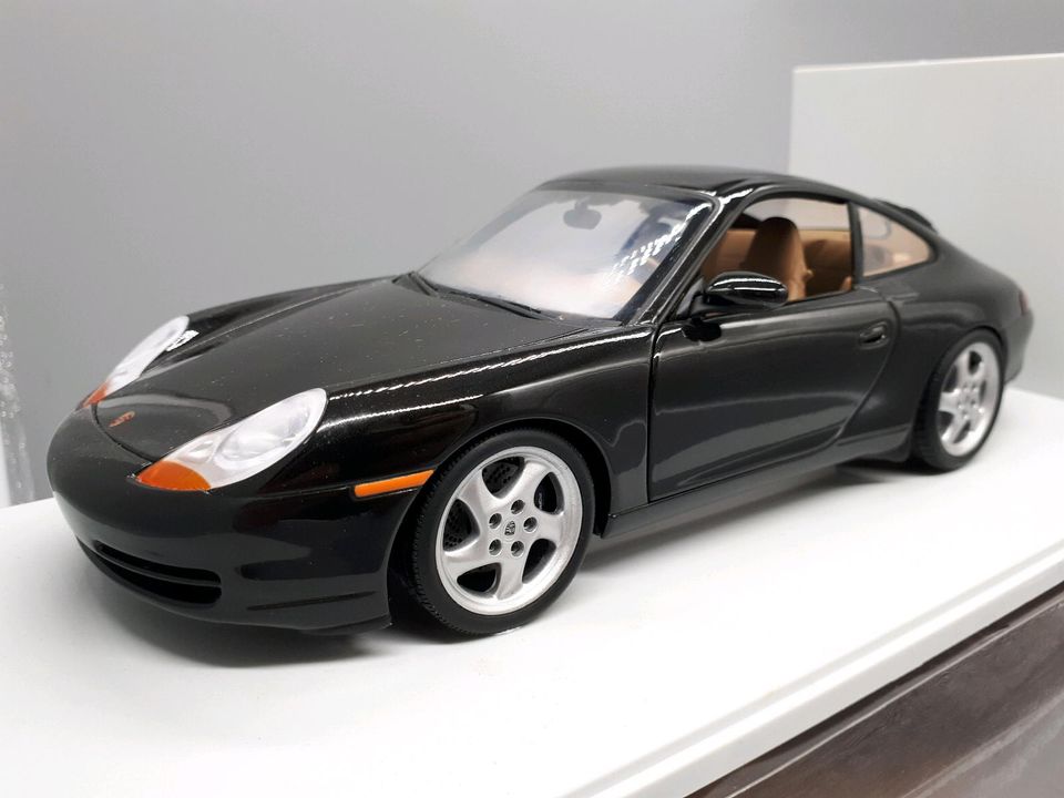 UT Models Porsche 911 Carrera Coupe 996 schwarz metallic 1:18 OVP in Neunkirchen-Seelscheid