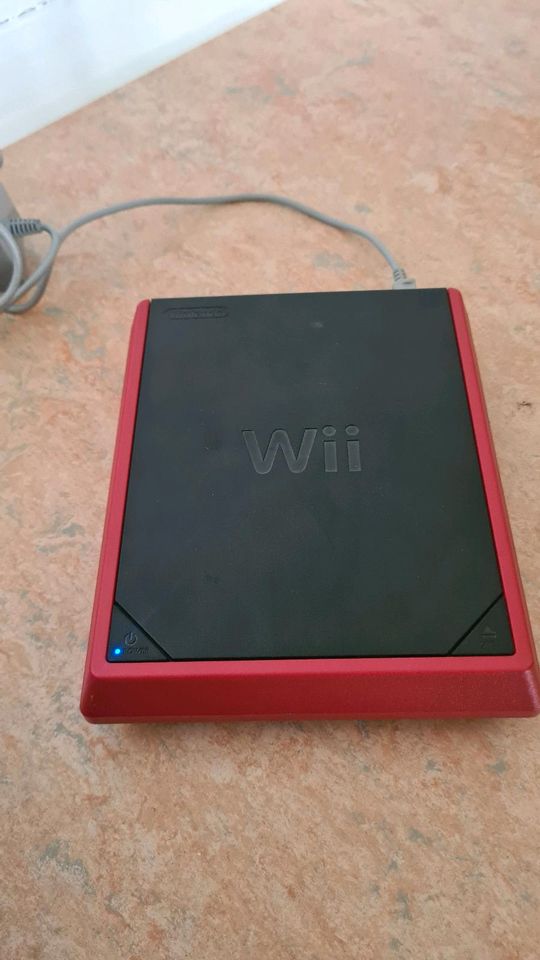 Nintendo Wii Mini Rot mit Netzteil in Berlin