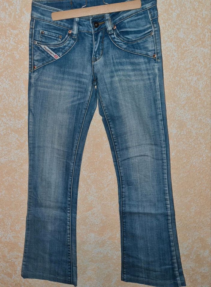 Damen Jeans Guess Levis Diesel Hilfiger Superdry Calvin Klein in Winsen (Luhe)