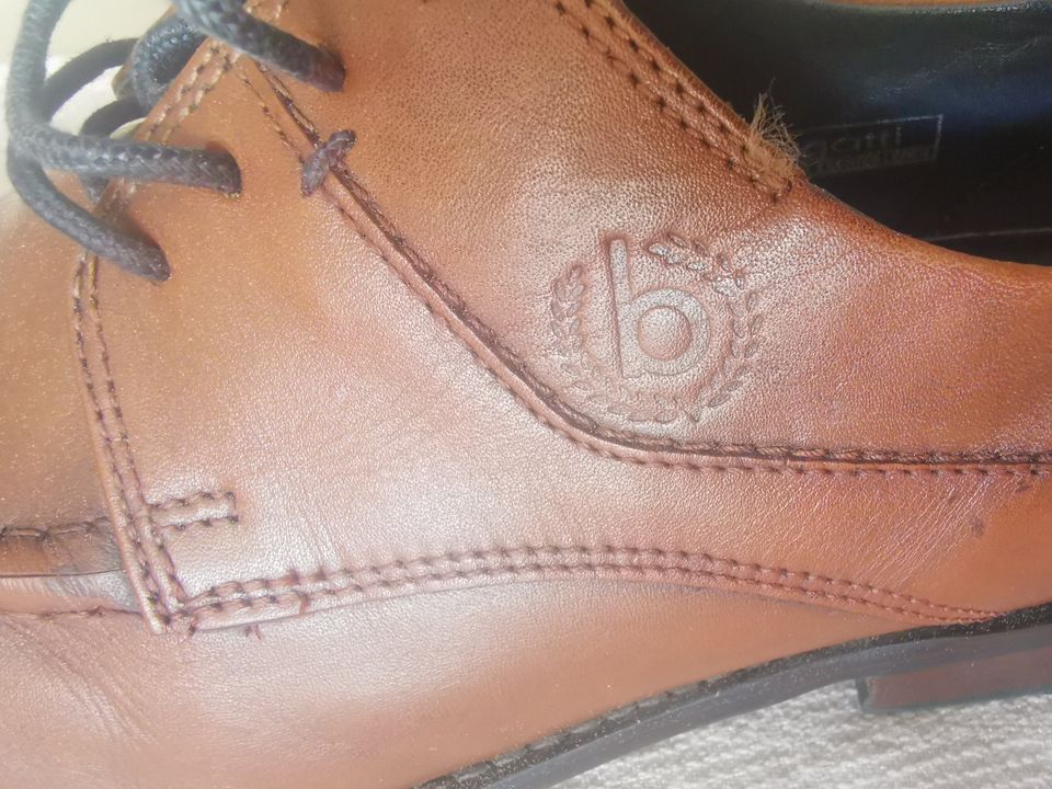 Herren-Lederschuhe von Bugatti in München