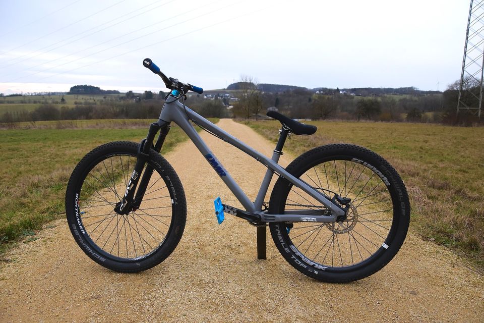 DMR Rhytm 26 Zoll Dirtbike Mountainbike Slopestyle Custom bmx in Elbingen Westerwald