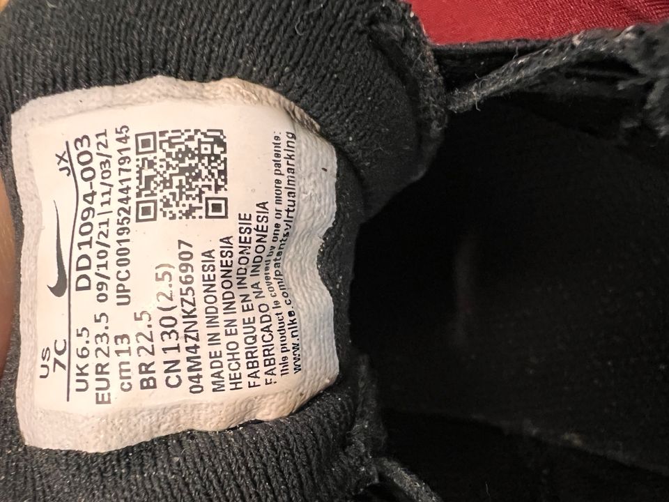 Nike Kinderschuh Größe 23,5 in Berlin