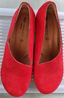 Schicker Pumps in tollem Rot Gr. 41 Hessen - Lich Vorschau