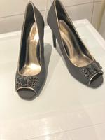 Schwarze High Heels Peep Toe von Zara Gr. 40 super gut erhalten! Stuttgart - Bad Cannstatt Vorschau