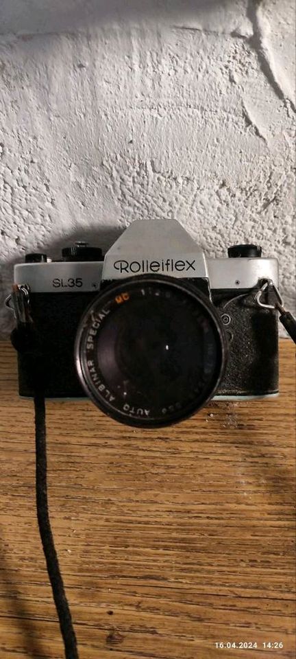 Spiegelreflexkamera  Rolleiflex SL35 und ein Blitzlicht in Essen