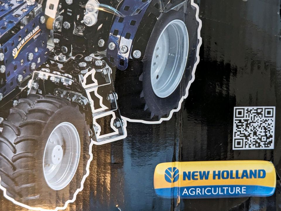 Traktor, New Holland, Agriculture, Metall, Bausatz,Tech,neuwertig in Oberhausen