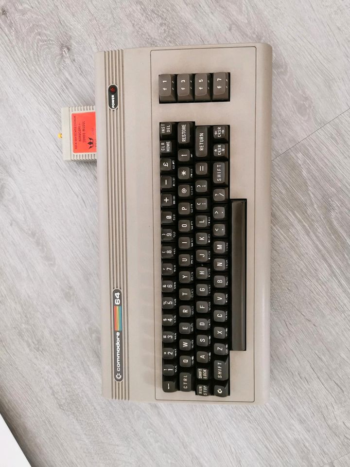 Commodore 64 C64 Rechner ohne Funktion, hat jemand Ahnung? in Nordhastedt