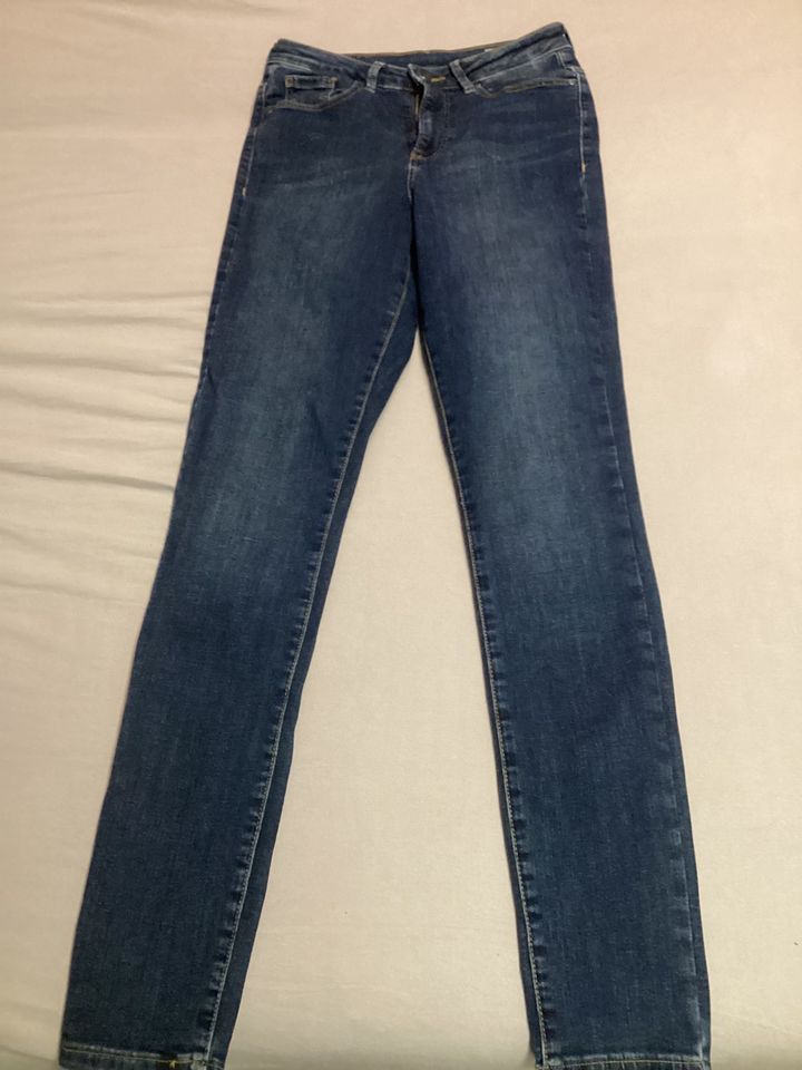 Jeans Gr. S Länge 32 blau Vero Moda neuwertig in München