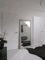 Großes Wandspiegel mit Silberrahmen Spiegel silber Niedersachsen - Friesoythe Vorschau
