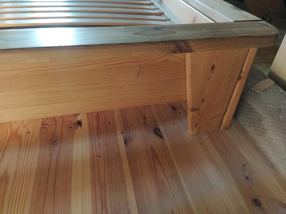 Doppelbett massiv 180x200 in Westensee