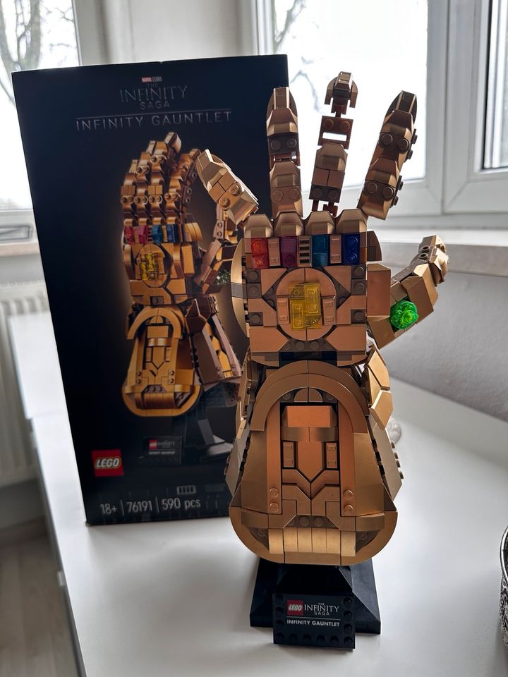 Lego Infinity Handschuh Marvel in Frankfurt am Main