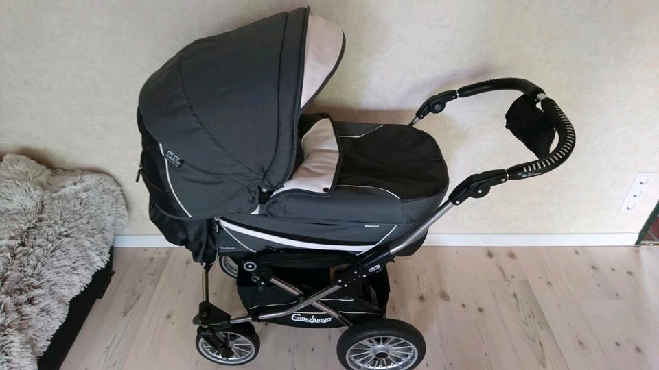 Kinderwagen Emmaljunga mit viel Zubehör in Bassum