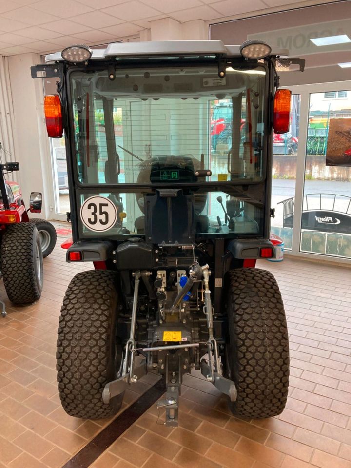 Massey Ferguson Traktor MF 1735 M in Billigheim