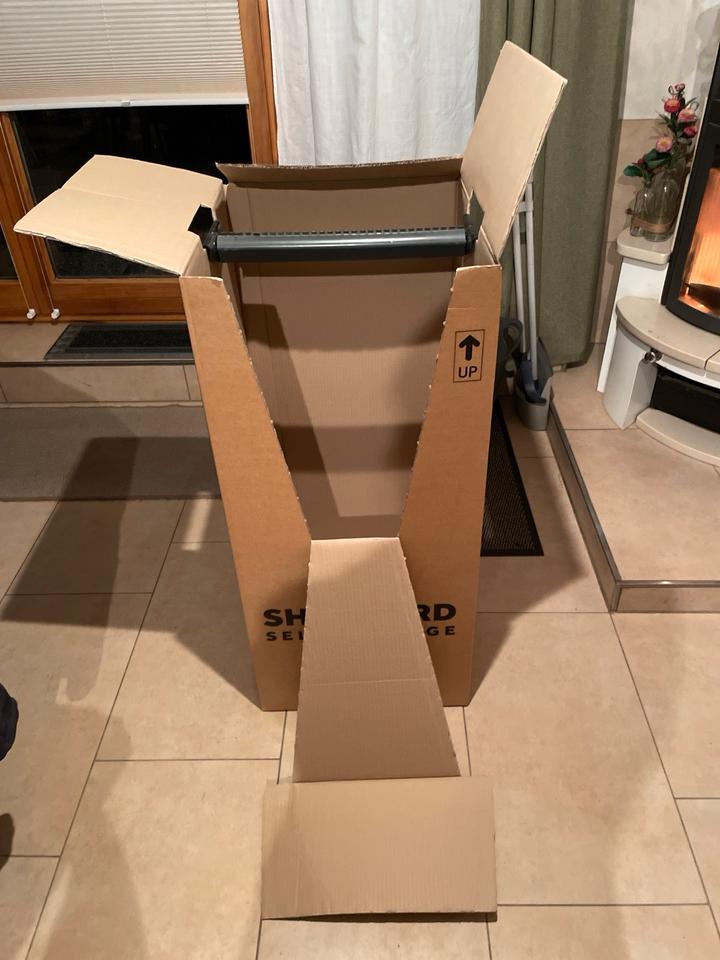 Umzugskartons Kleiderumzugskartons groß Shurgard Kleiderbox in Alfter