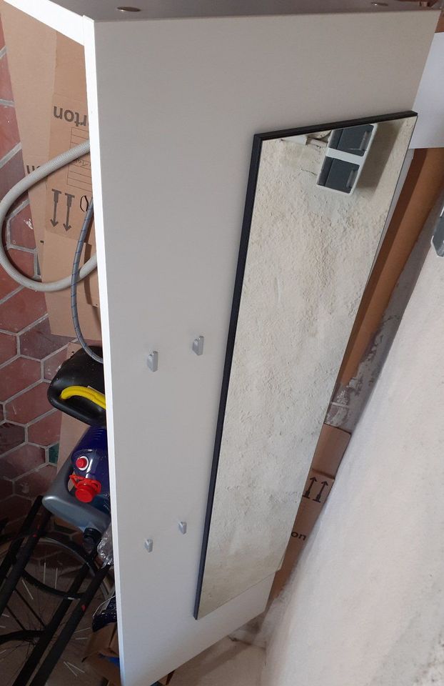 Wand-Garderobe mit Spiegel in Stadtlohn