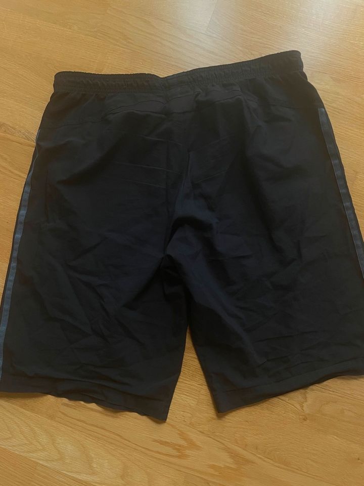 Adidas Sporthose Herren schwarz Größe M in Limburg