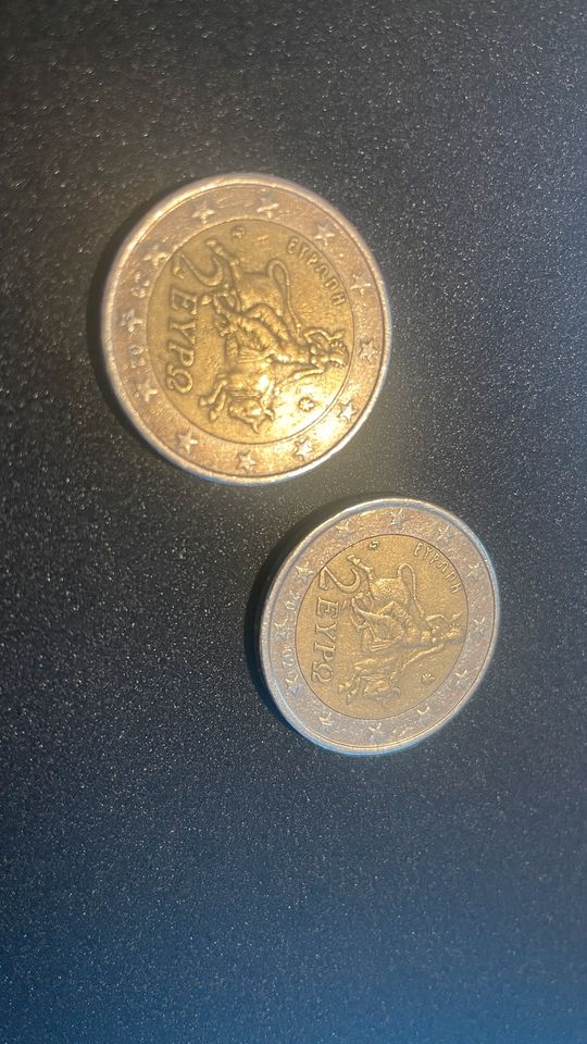 Zwei Euro Münze aus dem Jahre 2002 mit Fehlerprägung. in Hanau
