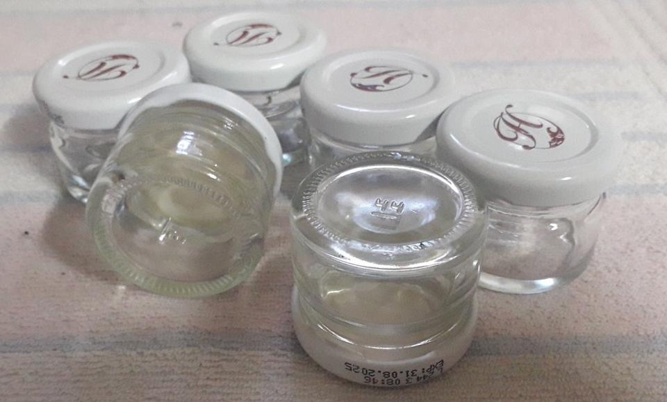 Ich verkaufe 12 Mini Sturzgläser / Marmeladengläschen. 30ml in Burgoberbach