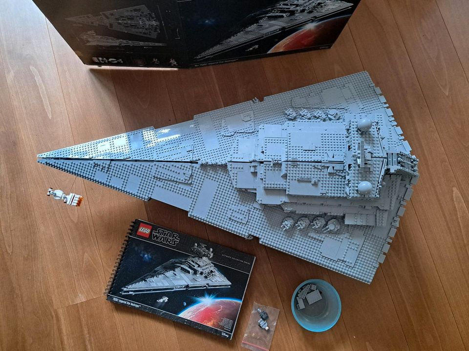 Lego Star Wars 75252 UCS Imperial Star Destroyer  neu + Figuren in München