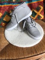 Lacoste Lederschuhe Damen/Kinder Frankfurt am Main - Sachsenhausen Vorschau