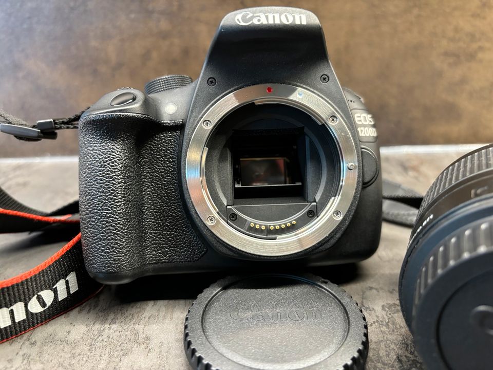 Canon EOS 1200D Kamera Kit mit EF-S 18-55 III Objektiv gebraucht in Essen