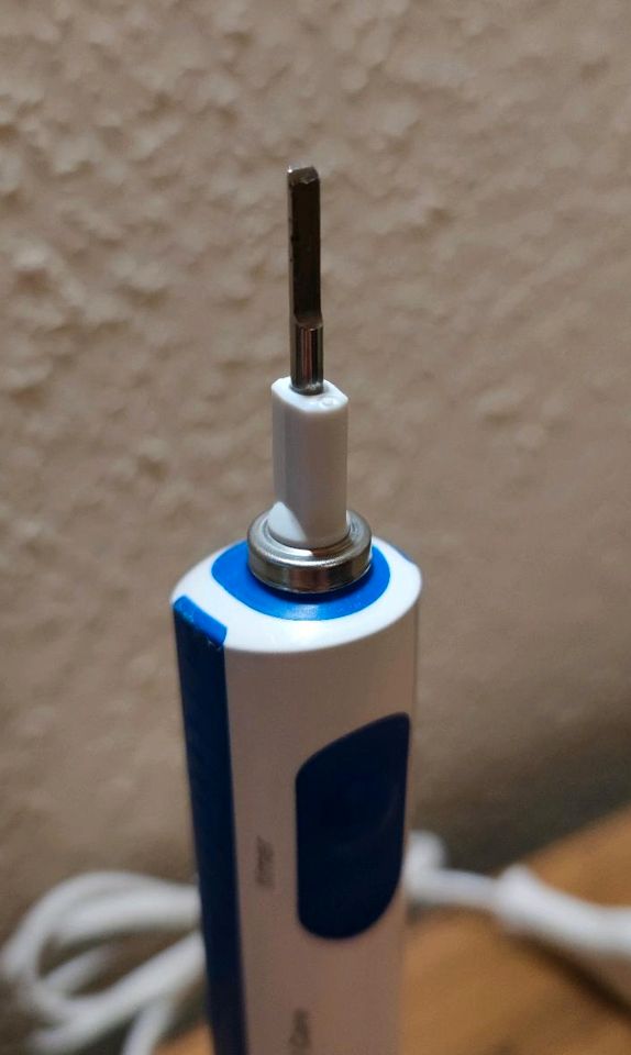 Oral-B Elektrische Zahnbürste PRO 600 CrossAction + Ladeteil &OVP in Burgkunstadt