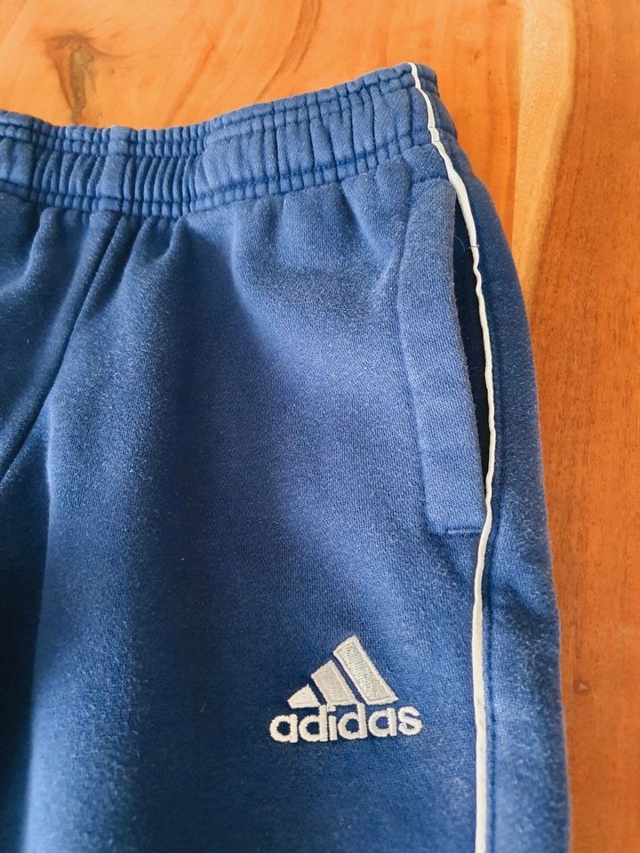 Adidas Sporthose Jogginghose gr.140 blau in Hildesheim