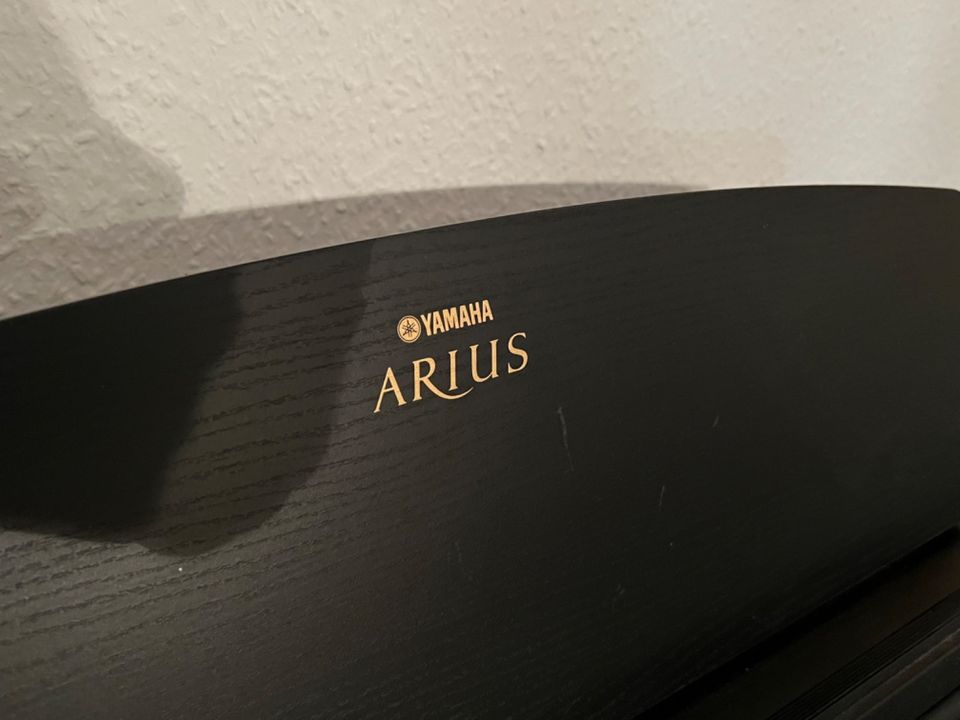 Yamaha Arius YDP-161 Digitalpiano + Klavierhocker in Waldheim