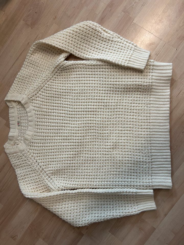 Cremefarbener Strickpullover in Aachen