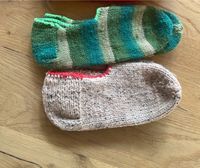 2 Gebrauchte gestrickte Füßlinge Socken Hausschuhe Größe 37/39 Niedersachsen - Stuhr Vorschau