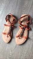 Tamaris Sandalen Zehentrenner Orange Echtes Leder Gr. 41 NEU Niedersachsen - Algermissen Vorschau